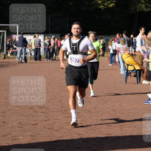 27.09.2026 - 35. Volkslauf durch das schöne Alstertal Strokosch-Dieckow http://msf.ph/oto/10583658 27.09.2026 11:23:47 Ziel 3151, 3428, 3973 meine-sportfotos.de
