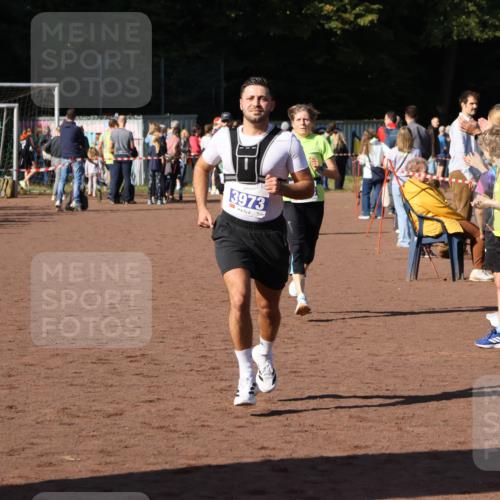 27.09.2026 - 35. Volkslauf durch das schöne Alstertal Strokosch-Dieckow http://msf.ph/oto/10583659 27.09.2026 11:23:47 Ziel 3151, 3428, 3973 meine-sportfotos.de