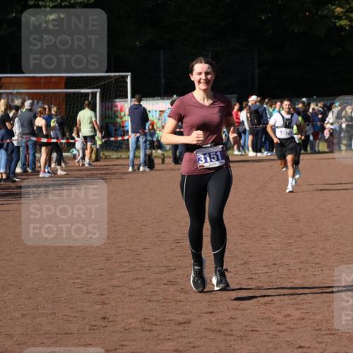 27.09.2026 - 35. Volkslauf durch das schöne Alstertal Strokosch-Dieckow http://msf.ph/oto/10583663 27.09.2026 11:23:42 Ziel 3151, 3428, 3973 meine-sportfotos.de