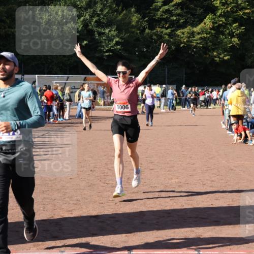 27.09.2026 - 35. Volkslauf durch das schöne Alstertal Strokosch-Dieckow http://msf.ph/oto/10583675 27.09.2026 11:43:15 Ziel 1006, 1452, 3273 meine-sportfotos.de