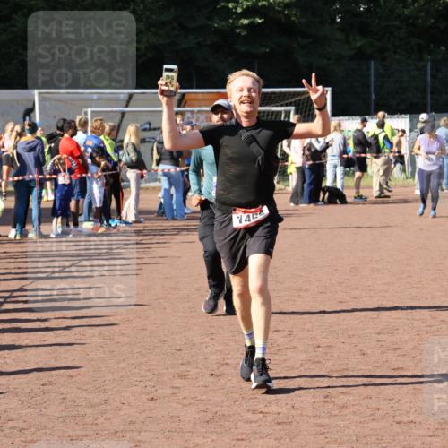 27.09.2026 - 35. Volkslauf durch das schöne Alstertal Strokosch-Dieckow http://msf.ph/oto/10583691 27.09.2026 11:43:11 Ziel 1006, 1452, 3273 meine-sportfotos.de