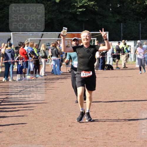 27.09.2026 - 35. Volkslauf durch das schöne Alstertal Strokosch-Dieckow http://msf.ph/oto/10583705 27.09.2026 11:43:11 Ziel 1006, 1452, 3273 meine-sportfotos.de