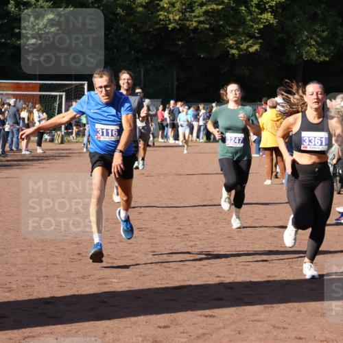 27.09.2026 - 35. Volkslauf durch das schöne Alstertal Strokosch-Dieckow http://msf.ph/oto/10583722 27.09.2026 11:23:21 Ziel 3116, 3247, 3317, 3333, 3344, 3361 meine-sportfotos.de