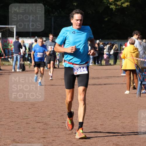 27.09.2026 - 35. Volkslauf durch das schöne Alstertal Strokosch-Dieckow http://msf.ph/oto/10583737 27.09.2026 11:23:15 Ziel 3116, 3247, 3344, 3361, 3426 meine-sportfotos.de