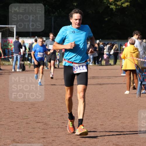 27.09.2026 - 35. Volkslauf durch das schöne Alstertal Strokosch-Dieckow http://msf.ph/oto/10583739 27.09.2026 11:23:15 Ziel 3116, 3247, 3344, 3361, 3426 meine-sportfotos.de