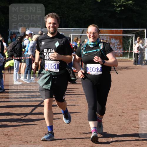 27.09.2026 - 35. Volkslauf durch das schöne Alstertal Strokosch-Dieckow http://msf.ph/oto/10583765 27.09.2026 11:42:52 Ziel 3051, 3052 meine-sportfotos.de