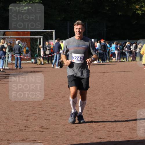 27.09.2026 - 35. Volkslauf durch das schöne Alstertal Strokosch-Dieckow http://msf.ph/oto/10583793 27.09.2026 11:22:27 Ziel 3195, 3242 meine-sportfotos.de