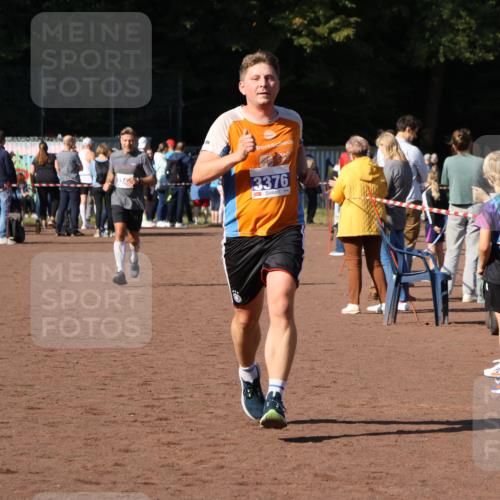 27.09.2026 - 35. Volkslauf durch das schöne Alstertal Strokosch-Dieckow http://msf.ph/oto/10583802 27.09.2026 11:22:21 Ziel 3242, 3376 meine-sportfotos.de