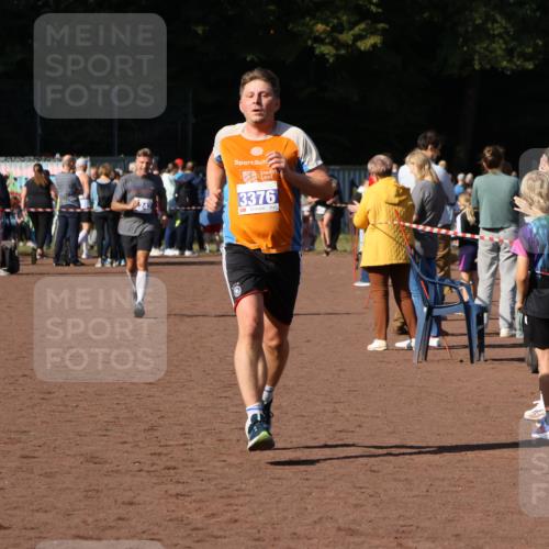 27.09.2026 - 35. Volkslauf durch das schöne Alstertal Strokosch-Dieckow http://msf.ph/oto/10583811 27.09.2026 11:22:21 Ziel 3242, 3376 meine-sportfotos.de