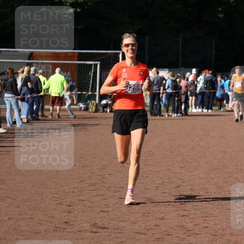 27.09.2026 - 35. Volkslauf durch das schöne Alstertal Strokosch-Dieckow http://msf.ph/oto/10583825 27.09.2026 11:22:13 Ziel 3289 meine-sportfotos.de