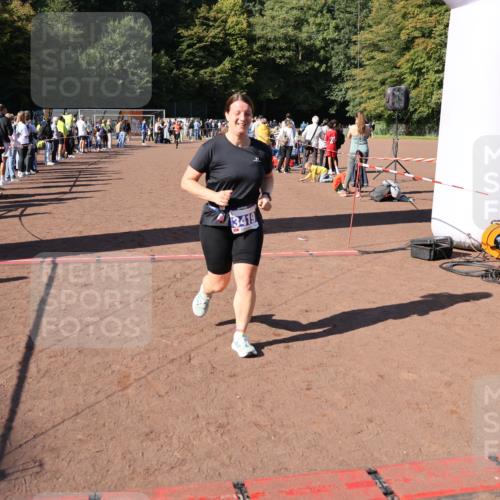 27.09.2026 - 35. Volkslauf durch das schöne Alstertal Strokosch-Dieckow http://msf.ph/oto/10583844 27.09.2026 11:42:29 Ziel 3054, 3055, 3419 meine-sportfotos.de