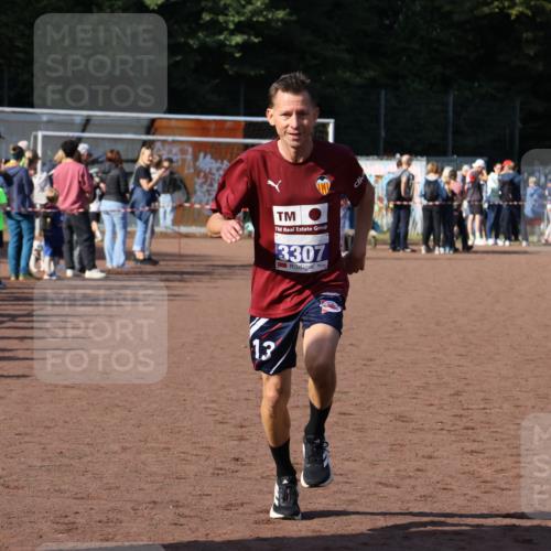 27.09.2026 - 35. Volkslauf durch das schöne Alstertal Strokosch-Dieckow http://msf.ph/oto/10583845 27.09.2026 11:21:58 Ziel 3307, 3399 meine-sportfotos.de