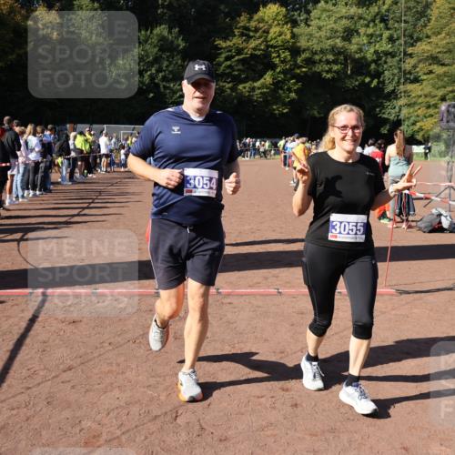 27.09.2026 - 35. Volkslauf durch das schöne Alstertal Strokosch-Dieckow http://msf.ph/oto/10583849 27.09.2026 11:42:27 Ziel 3054, 3055, 3419 meine-sportfotos.de