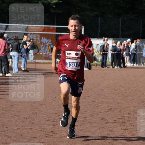 27.09.2026 - 35. Volkslauf durch das schöne Alstertal Strokosch-Dieckow http://msf.ph/oto/10583853 27.09.2026 11:21:57 Ziel 3307, 3399 meine-sportfotos.de