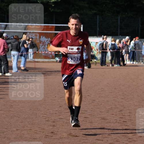 27.09.2026 - 35. Volkslauf durch das schöne Alstertal Strokosch-Dieckow http://msf.ph/oto/10583860 27.09.2026 11:21:57 Ziel 3307, 3399 meine-sportfotos.de