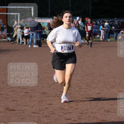 27.09.2026 - 35. Volkslauf durch das schöne Alstertal Strokosch-Dieckow http://msf.ph/oto/10583861 27.09.2026 11:21:48 Ziel 3971 meine-sportfotos.de