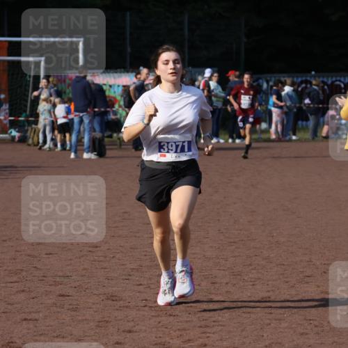27.09.2026 - 35. Volkslauf durch das schöne Alstertal Strokosch-Dieckow http://msf.ph/oto/10583866 27.09.2026 11:21:48 Ziel 3971 meine-sportfotos.de