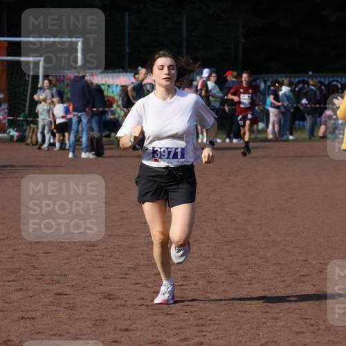 27.09.2026 - 35. Volkslauf durch das schöne Alstertal Strokosch-Dieckow http://msf.ph/oto/10583868 27.09.2026 11:21:47 Ziel 3971 meine-sportfotos.de