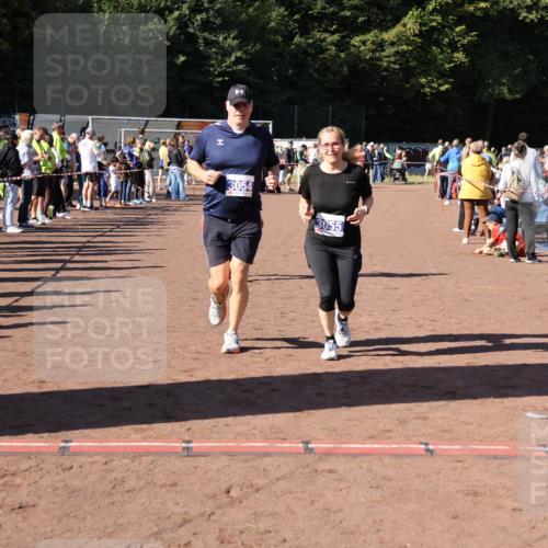 27.09.2026 - 35. Volkslauf durch das schöne Alstertal Strokosch-Dieckow http://msf.ph/oto/10583875 27.09.2026 11:42:25 Ziel 3054, 3055, 3084, 3318, 3419 meine-sportfotos.de