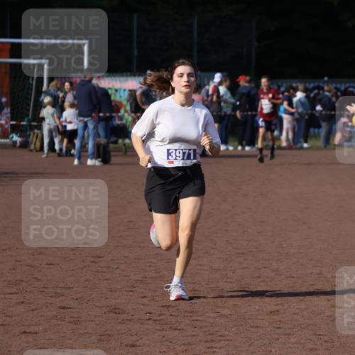 27.09.2026 - 35. Volkslauf durch das schöne Alstertal Strokosch-Dieckow http://msf.ph/oto/10583876 27.09.2026 11:21:47 Ziel 3971 meine-sportfotos.de