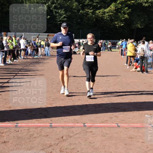 27.09.2026 - 35. Volkslauf durch das schöne Alstertal Strokosch-Dieckow http://msf.ph/oto/10583882 27.09.2026 11:42:24 Ziel 3054, 3055, 3084, 3318, 3419 meine-sportfotos.de