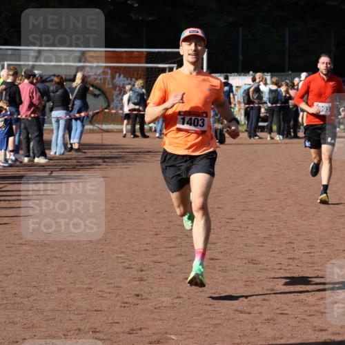 27.09.2026 - 35. Volkslauf durch das schöne Alstertal Strokosch-Dieckow http://msf.ph/oto/10583897 27.09.2026 11:21:32 Ziel 1403, 3993 meine-sportfotos.de
