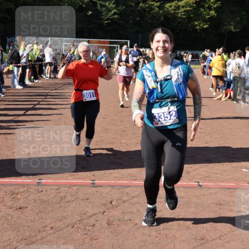 27.09.2026 - 35. Volkslauf durch das schöne Alstertal Strokosch-Dieckow http://msf.ph/oto/10583929 27.09.2026 11:42:18 Ziel 3011, 3054, 3055, 3083, 3084, 3170, 3318, 3337, 3338, 3352 meine-sportfotos.de