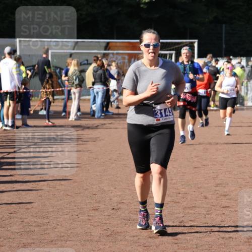 27.09.2026 - 35. Volkslauf durch das schöne Alstertal Strokosch-Dieckow http://msf.ph/oto/10583957 27.09.2026 11:42:07 Ziel 1433, 3143, 3170, 3337, 3338 meine-sportfotos.de
