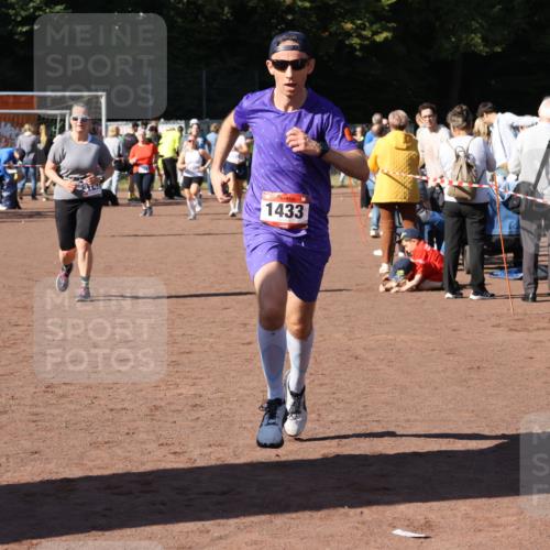 27.09.2026 - 35. Volkslauf durch das schöne Alstertal Strokosch-Dieckow http://msf.ph/oto/10583961 27.09.2026 11:42:05 Ziel 1433, 3143 meine-sportfotos.de