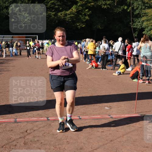 27.09.2026 - 35. Volkslauf durch das schöne Alstertal Strokosch-Dieckow http://msf.ph/oto/10584004 27.09.2026 11:41:05 Ziel 1600, 1746, 3179 meine-sportfotos.de