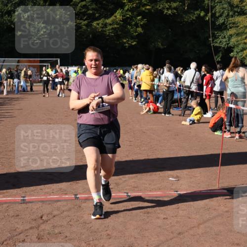 27.09.2026 - 35. Volkslauf durch das schöne Alstertal Strokosch-Dieckow http://msf.ph/oto/10584006 27.09.2026 11:41:05 Ziel 1600, 1746, 3179 meine-sportfotos.de