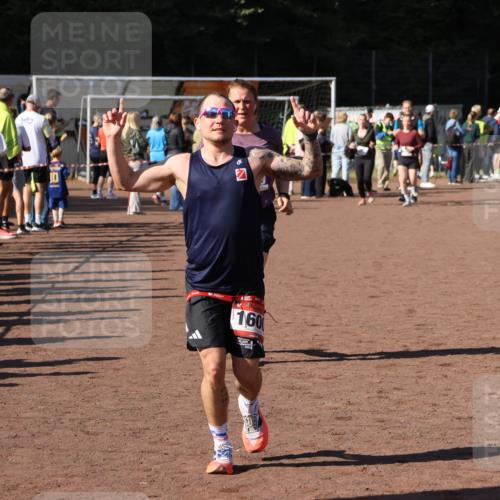 27.09.2026 - 35. Volkslauf durch das schöne Alstertal Strokosch-Dieckow http://msf.ph/oto/10584016 27.09.2026 11:41:02 Ziel 1600, 1746, 3179 meine-sportfotos.de