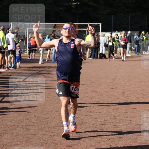 27.09.2026 - 35. Volkslauf durch das schöne Alstertal Strokosch-Dieckow http://msf.ph/oto/10584018 27.09.2026 11:41:01 Ziel 1600, 1746, 3179 meine-sportfotos.de