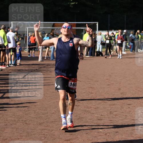 27.09.2026 - 35. Volkslauf durch das schöne Alstertal Strokosch-Dieckow http://msf.ph/oto/10584019 27.09.2026 11:41:01 Ziel 1600, 1746, 3179 meine-sportfotos.de