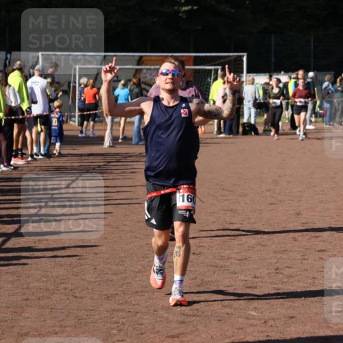 27.09.2026 - 35. Volkslauf durch das schöne Alstertal Strokosch-Dieckow http://msf.ph/oto/10584022 27.09.2026 11:41:01 Ziel 1600, 1746, 3179 meine-sportfotos.de