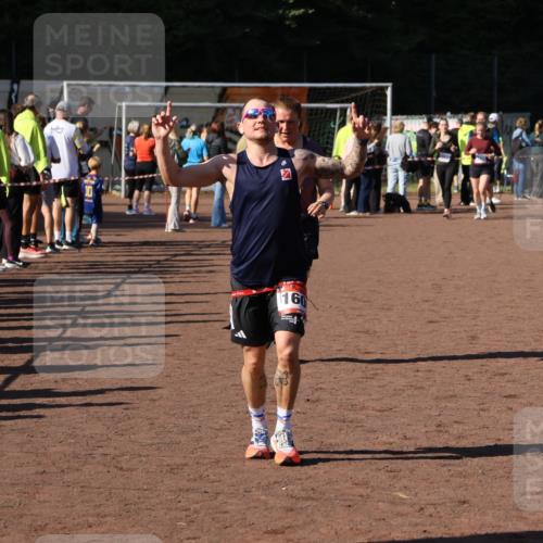 27.09.2026 - 35. Volkslauf durch das schöne Alstertal Strokosch-Dieckow http://msf.ph/oto/10584025 27.09.2026 11:41:01 Ziel 1600, 1746, 3179 meine-sportfotos.de