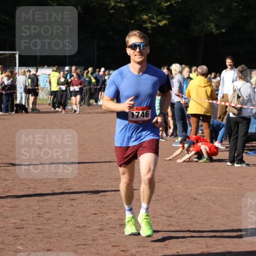 27.09.2026 - 35. Volkslauf durch das schöne Alstertal Strokosch-Dieckow http://msf.ph/oto/10584027 27.09.2026 11:41:00 Ziel 1600, 1746, 3179 meine-sportfotos.de