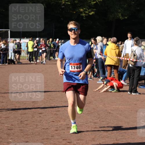 27.09.2026 - 35. Volkslauf durch das schöne Alstertal Strokosch-Dieckow http://msf.ph/oto/10584029 27.09.2026 11:41:00 Ziel 1600, 1746, 3179 meine-sportfotos.de