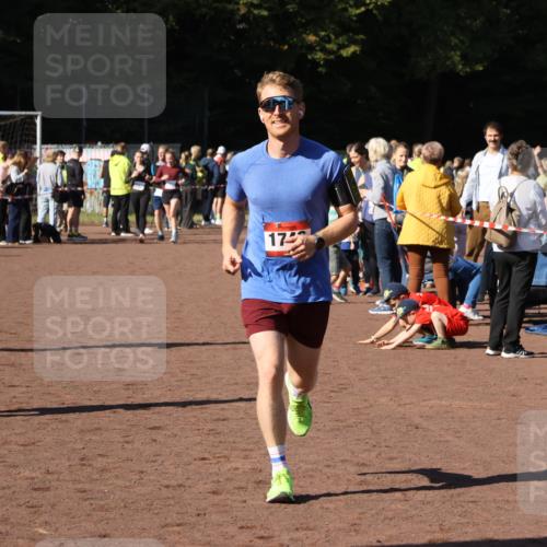 27.09.2026 - 35. Volkslauf durch das schöne Alstertal Strokosch-Dieckow http://msf.ph/oto/10584030 27.09.2026 11:41:00 Ziel 1600, 1746, 3179 meine-sportfotos.de