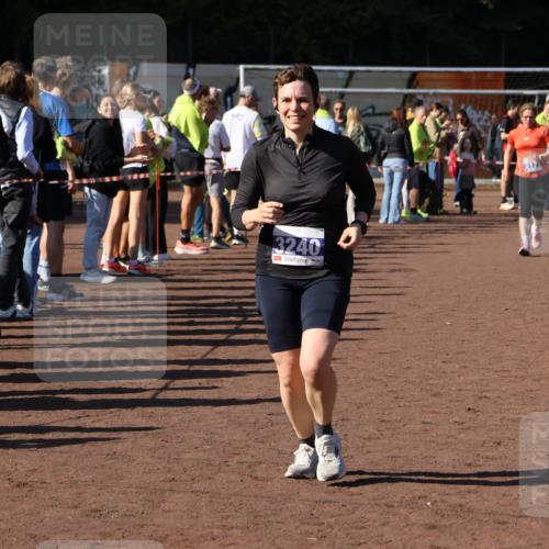27.09.2026 - 35. Volkslauf durch das schöne Alstertal Strokosch-Dieckow http://msf.ph/oto/10584045 27.09.2026 11:37:57 Ziel 1431, 3104, 3105, 3171, 3240 meine-sportfotos.de