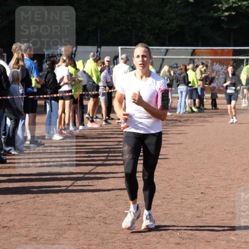 27.09.2026 - 35. Volkslauf durch das schöne Alstertal Strokosch-Dieckow http://msf.ph/oto/10584064 27.09.2026 11:37:49 Ziel 1005, 3053, 3230 meine-sportfotos.de