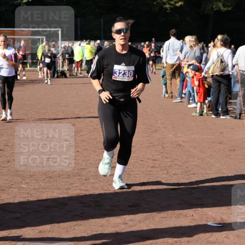 27.09.2026 - 35. Volkslauf durch das schöne Alstertal Strokosch-Dieckow http://msf.ph/oto/10584066 27.09.2026 11:37:47 Ziel 1005, 3053, 3230 meine-sportfotos.de