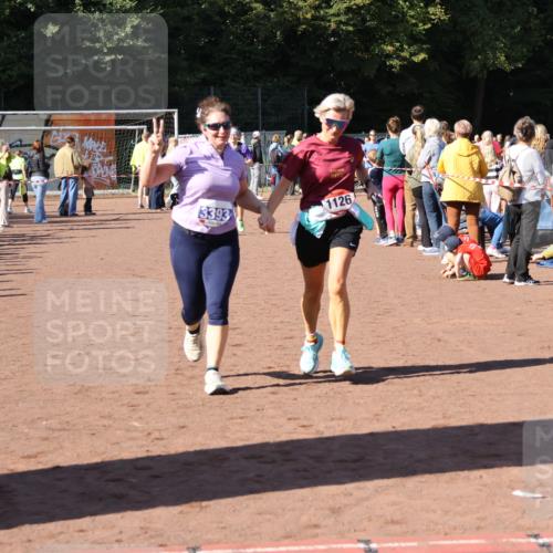 27.09.2026 - 35. Volkslauf durch das schöne Alstertal Strokosch-Dieckow http://msf.ph/oto/10584067 27.09.2026 11:40:44 Ziel 1126, 3393 meine-sportfotos.de