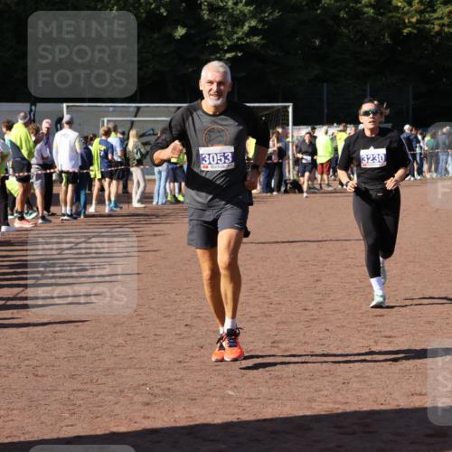 27.09.2026 - 35. Volkslauf durch das schöne Alstertal Strokosch-Dieckow http://msf.ph/oto/10584075 27.09.2026 11:37:45 Ziel 1005, 3053, 3230 meine-sportfotos.de