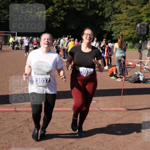 27.09.2026 - 35. Volkslauf durch das schöne Alstertal Strokosch-Dieckow http://msf.ph/oto/10584076 27.09.2026 11:40:38 Ziel 1126, 3037, 3260, 3393 meine-sportfotos.de