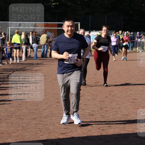 27.09.2026 - 35. Volkslauf durch das schöne Alstertal Strokosch-Dieckow http://msf.ph/oto/10584097 27.09.2026 11:40:35 Ziel 1456, 3037, 3260, 3381 meine-sportfotos.de