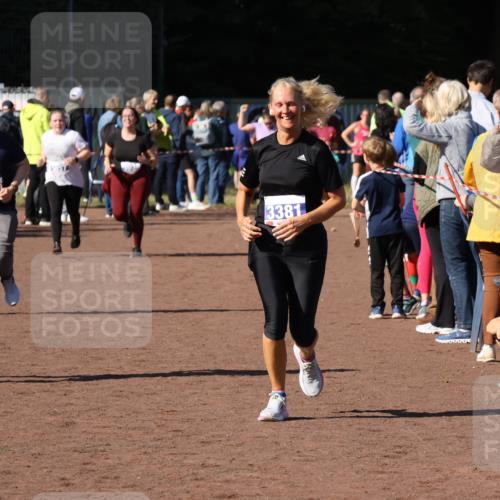 27.09.2026 - 35. Volkslauf durch das schöne Alstertal Strokosch-Dieckow http://msf.ph/oto/10584122 27.09.2026 11:40:28 Ziel 1456, 3260, 3381 meine-sportfotos.de
