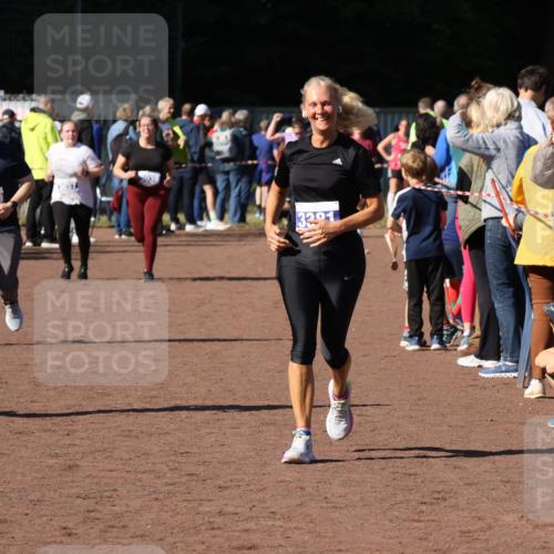 27.09.2026 - 35. Volkslauf durch das schöne Alstertal Strokosch-Dieckow http://msf.ph/oto/10584124 27.09.2026 11:40:28 Ziel 1456, 3260, 3381 meine-sportfotos.de