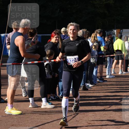 27.09.2026 - 35. Volkslauf durch das schöne Alstertal Strokosch-Dieckow http://msf.ph/oto/10584125 27.09.2026 11:37:26 Ziel 3196, 3324, 3334, 3974 meine-sportfotos.de
