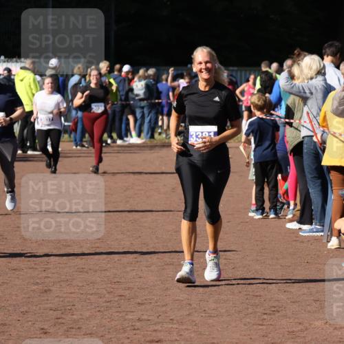 27.09.2026 - 35. Volkslauf durch das schöne Alstertal Strokosch-Dieckow http://msf.ph/oto/10584126 27.09.2026 11:40:28 Ziel 1456, 3260, 3381 meine-sportfotos.de
